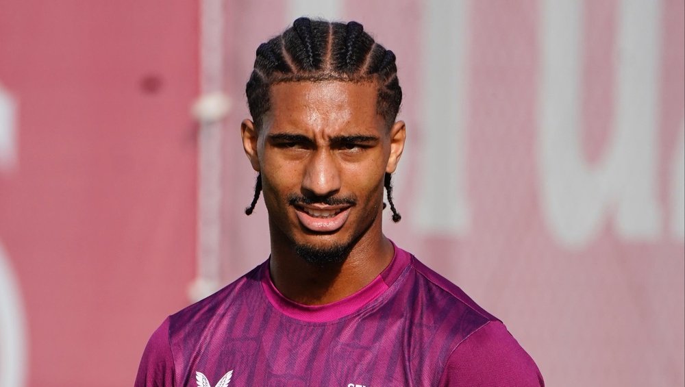 Loic Bade - Ngôi Sao Trẻ Trở Thành Trụ Cột Hàng Thủ Đầy Tiềm Năng Loic Bade - Ngôi Sao Trẻ Trở Thành Trụ Cột Hàng Thủ Đầy Tiềm Năng