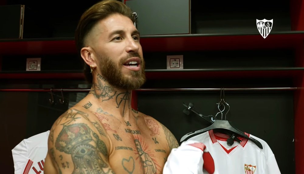 Sergio Ramos, en el vestuario antes de saltar al Ramón Sánchez-Pizjuán. Foto: Captura SFC Media