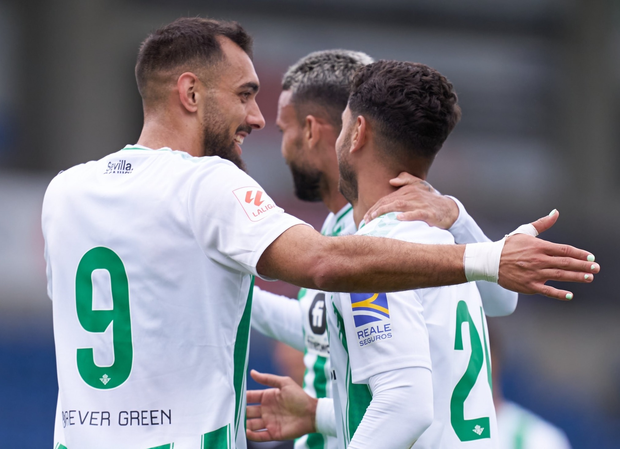 Borja Iglesias celebra un gol junto a Aitor Ruibal y Ayoze.- Twitter Borja Iglesias