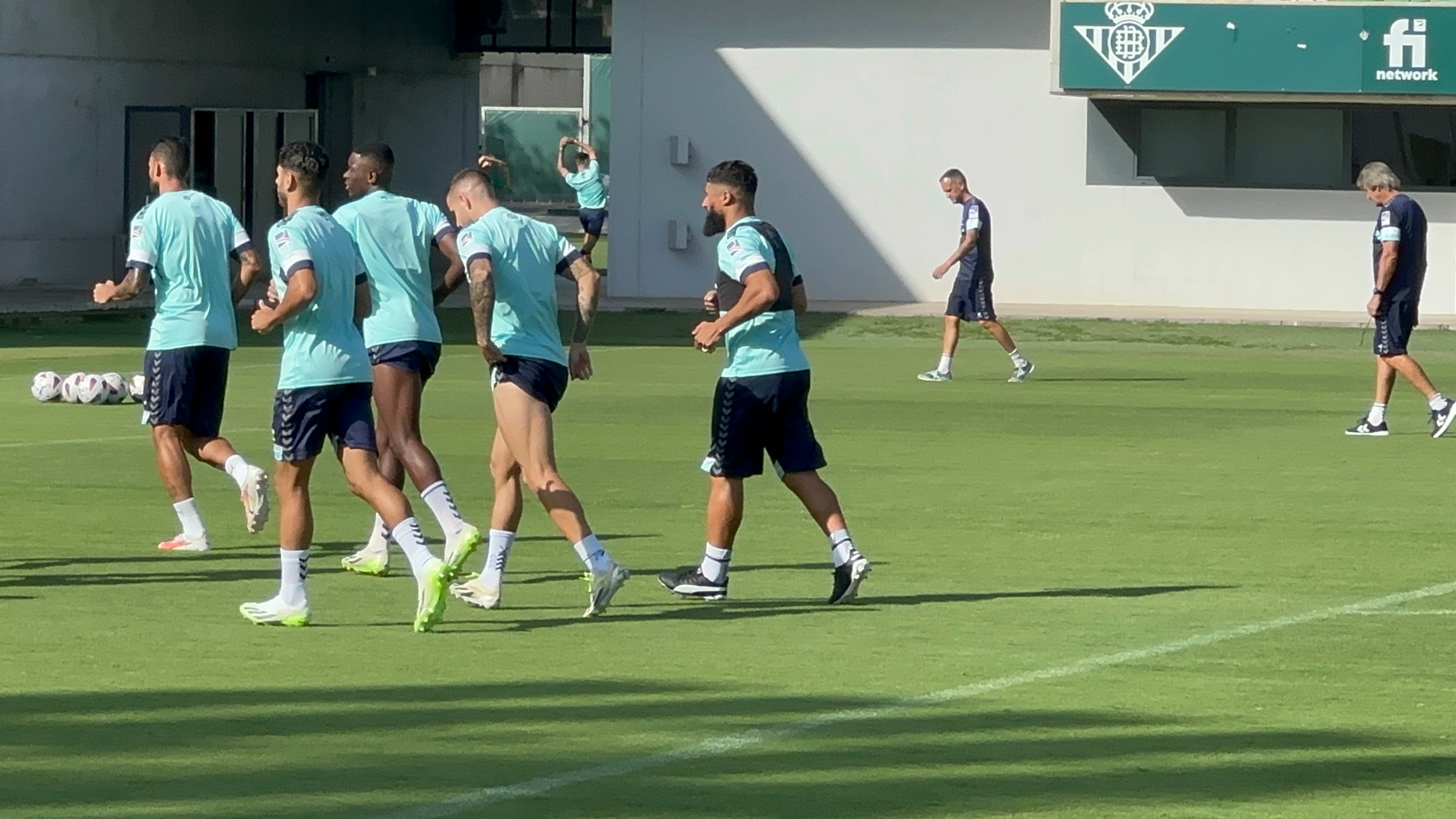 Fekir vuelve a entrenarse con sus compañeros tras siete meses de lesión. PG