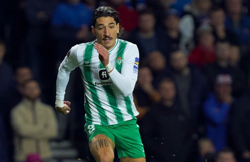 Héctor Bellerín, durante el partido en Glasgow ante el Rangers.- RBB