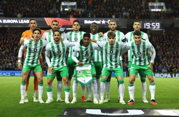 El once inicial del Real Betis en el Ibrox Stadium de Glasgow.- UEFA