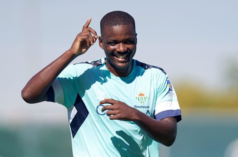 William Carvalho no se va a mover del Real Betis pese a los insistentes rumores que llegan desde Turquía sobe su marcha al Besiktas de Fernando Santos.- RBB