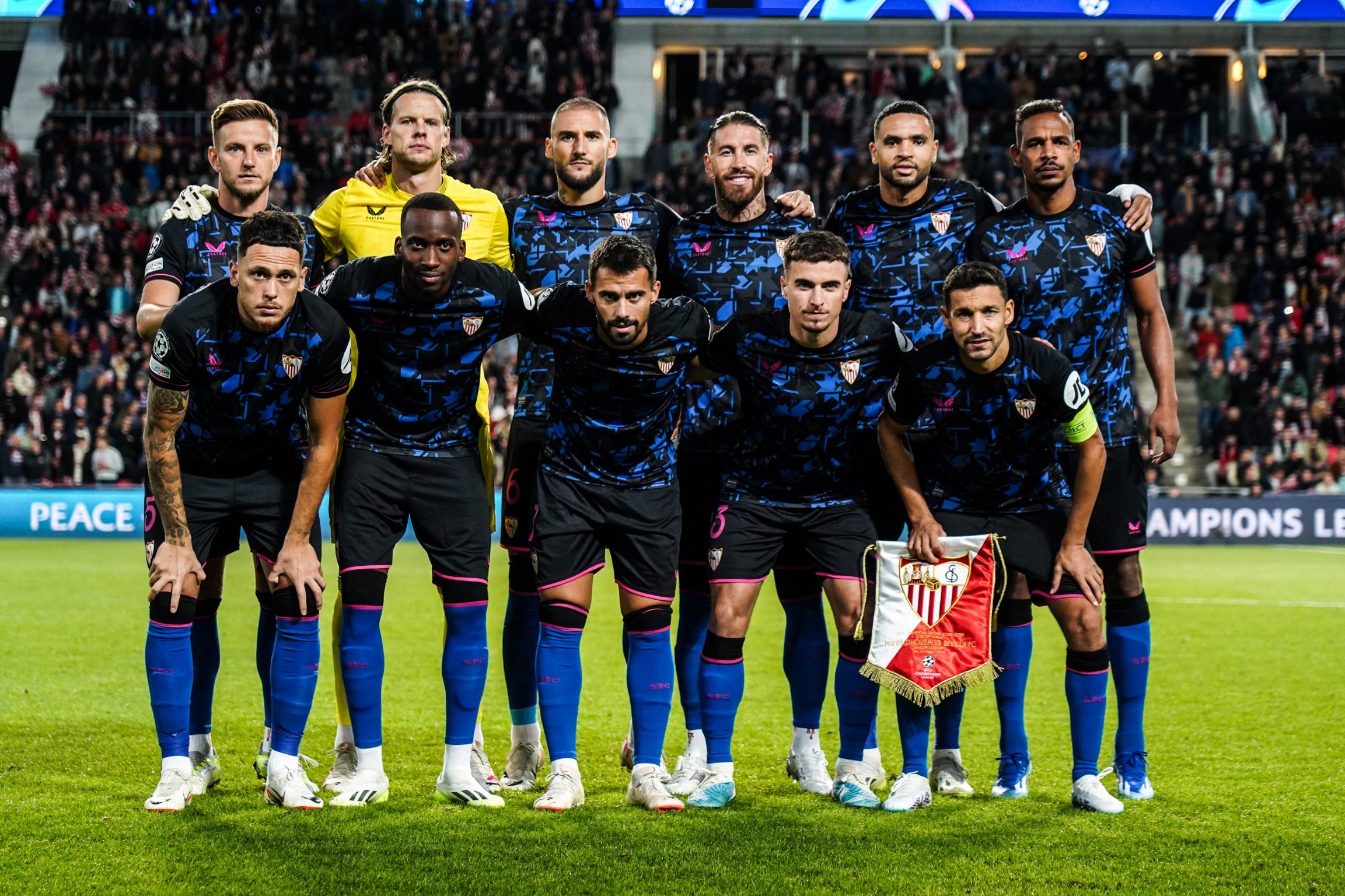 Las notas del PSV-Sevilla FC: Pedrosa destaca en un rocoso equipo