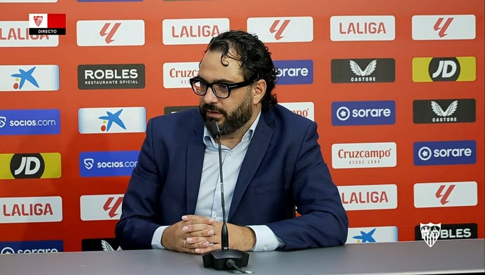Víctor Orta en la presentación de Diego Alonso