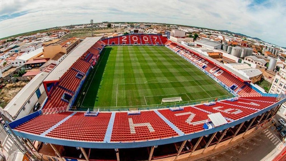 El Francisco de la Hera de Almendralejo acogerá el CD Hernán Cortés-Real Betis de la primera eliminatoria copera.- CDE