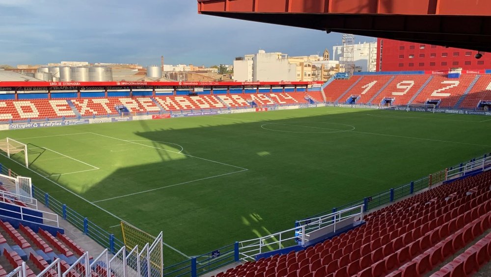El estadio Francisco de la Hera de Almendralejo acogerá el CD Hernán Cortés - Real Betis el miércoles 1 de noviembre a las 20.30 horas.-