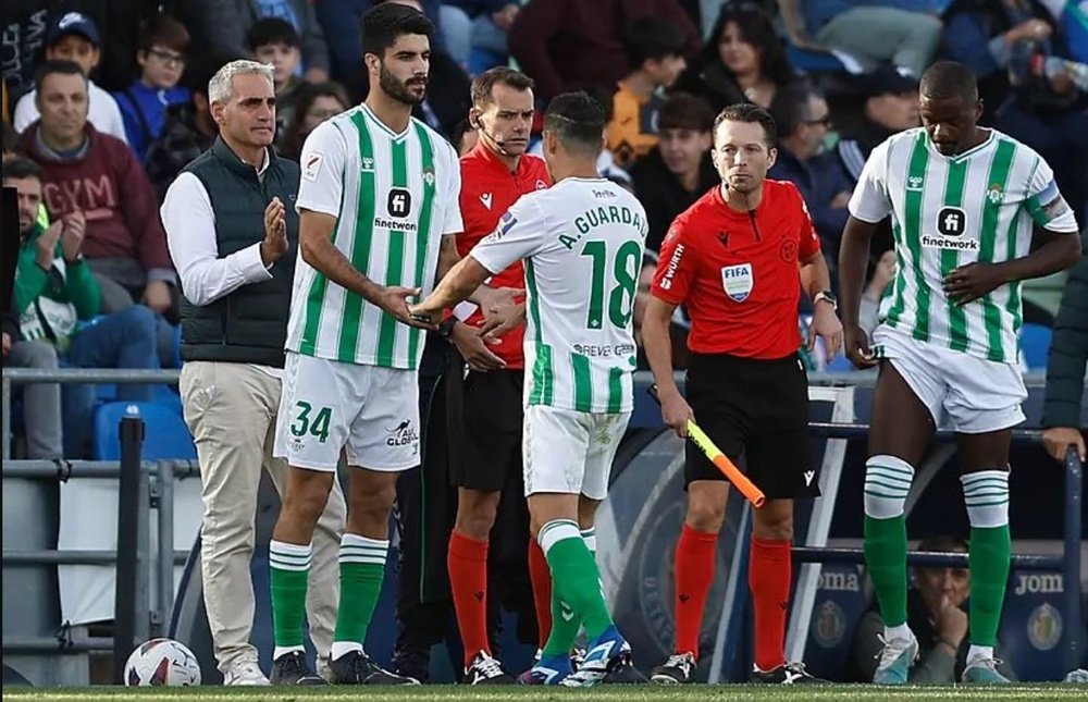 Visus debutó en pàrtido oficial con el Real Betis este sábado en Getafe al suplir a Guardado.- RBB