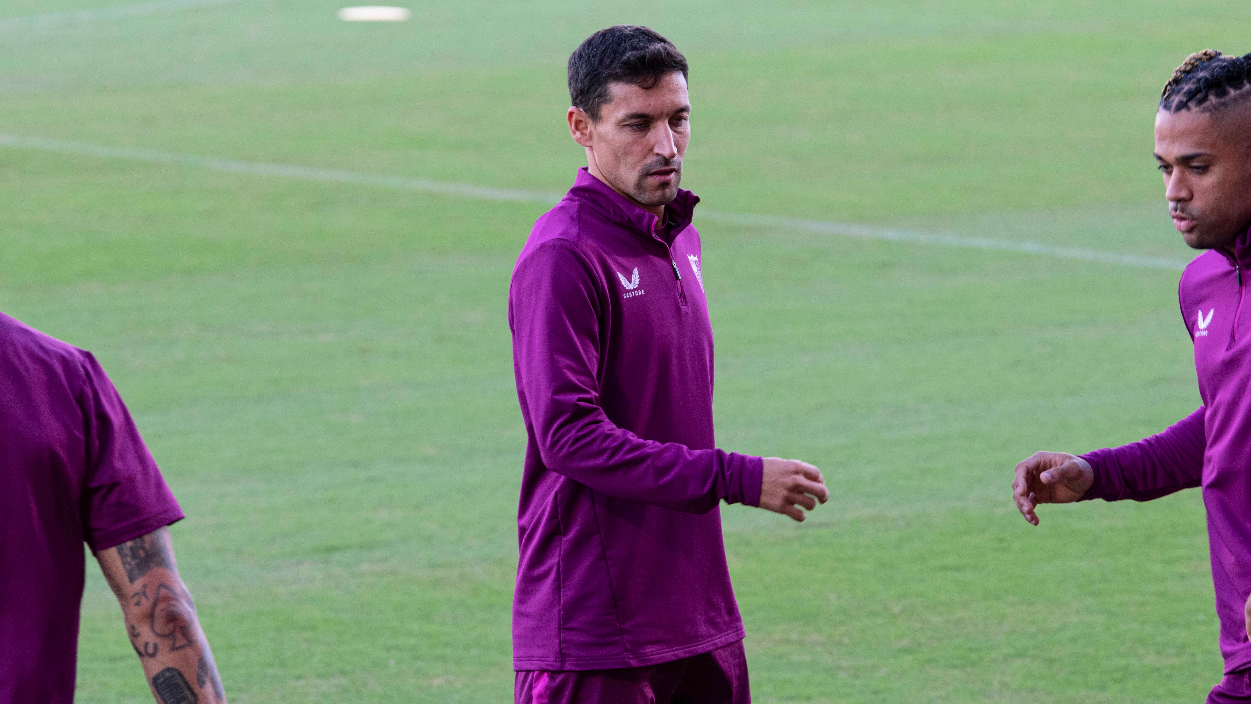Imagen de Jesús Navas durante un entrenamiento del Sevilla FC | Imagen: Mario Míjenz