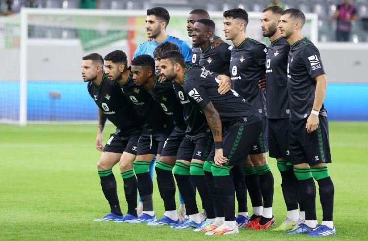 El once inicial del Real Betis este jueves en Limassol, donde sumó su séptimo partido seguido sin conocer la derrota.- RBB