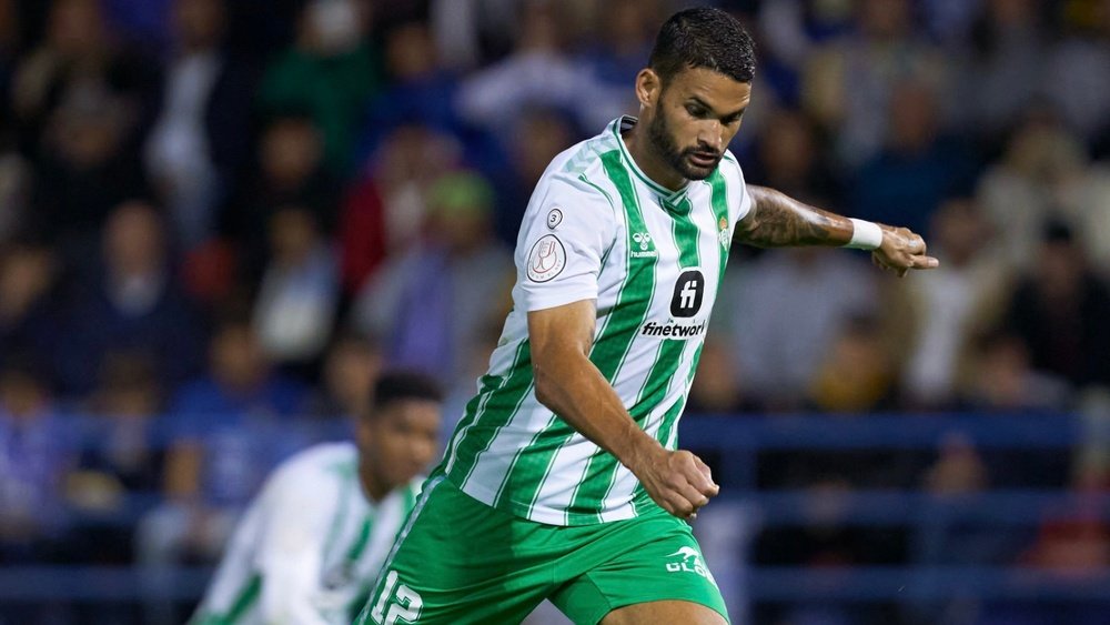 Willian José lanza uno de los penaltis ejecutados en el partido de Copa con el Hernán Cortés. RBB