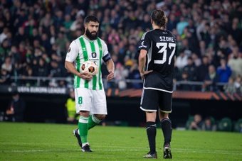 Victime d'une rupture des ligaments croisés à la fin du mois de février dernier, Nabil Fekir est titulaire pour le match d'Europa League contre le Sparta Prague ce jeudi soir.