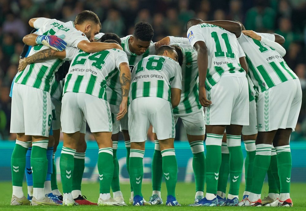 Los jugadores del Real Betis llevan cinco victorias consecutivas y van por la sexta en el derbi.- RBB