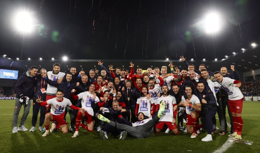 La Selección Serbia celebrando su clasificación a la Eurocopa 2024 Foto: Selección Serbia