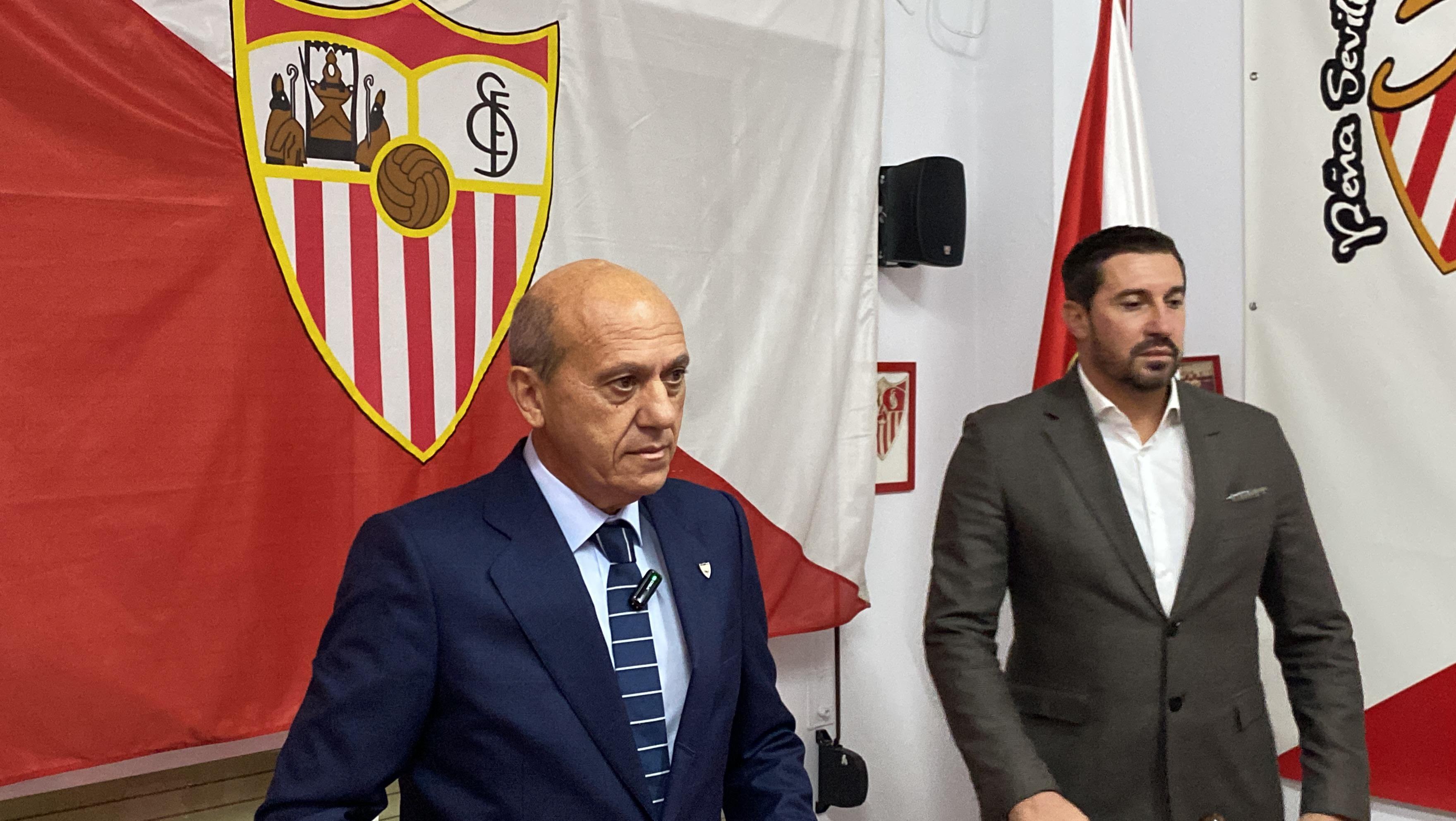 Del Nido Benavente junto a Dragutinovic en un acto en la Peña Sevillista Los Palacios  Foto: BeSoccer Sevilla