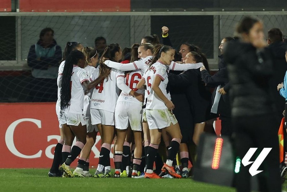 Jugadoras del Sevilla Femenino celebrando uno de los goles frente al Real Betis Foto: LaLIga