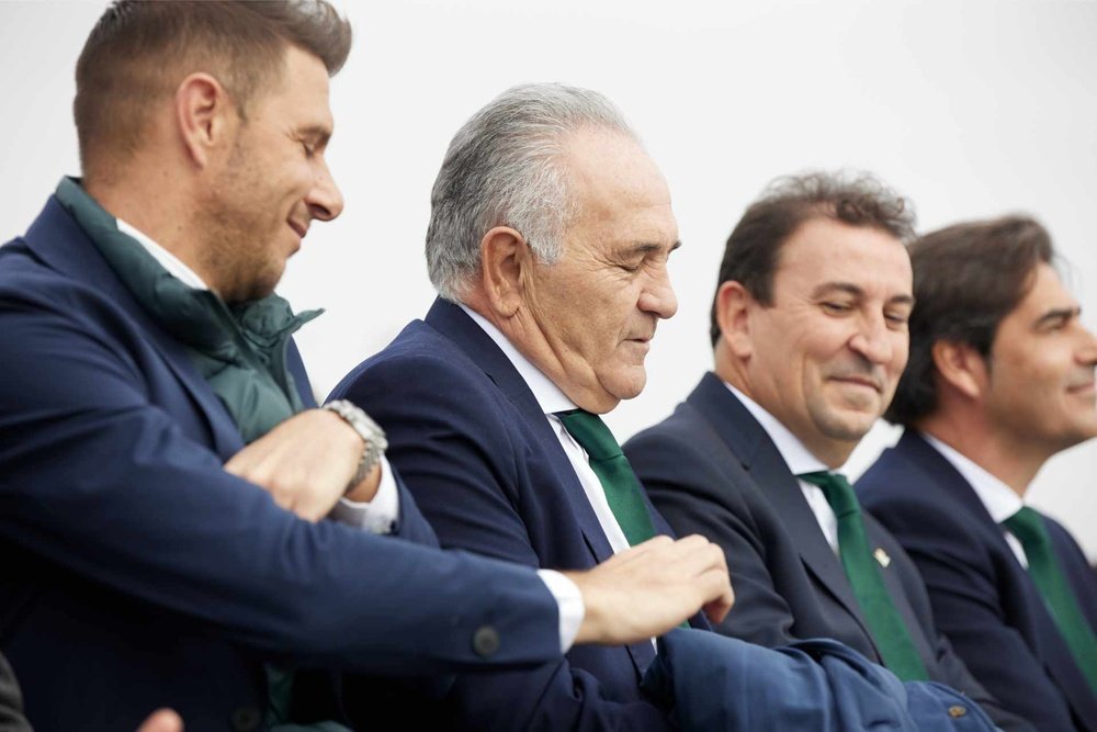 Joaquín, Rafael Gordillo, José Miguel López Catalán y Ángel Haro, durante la inauguración de la Ciudad Deportiva Rafael Gordillo.- RBB