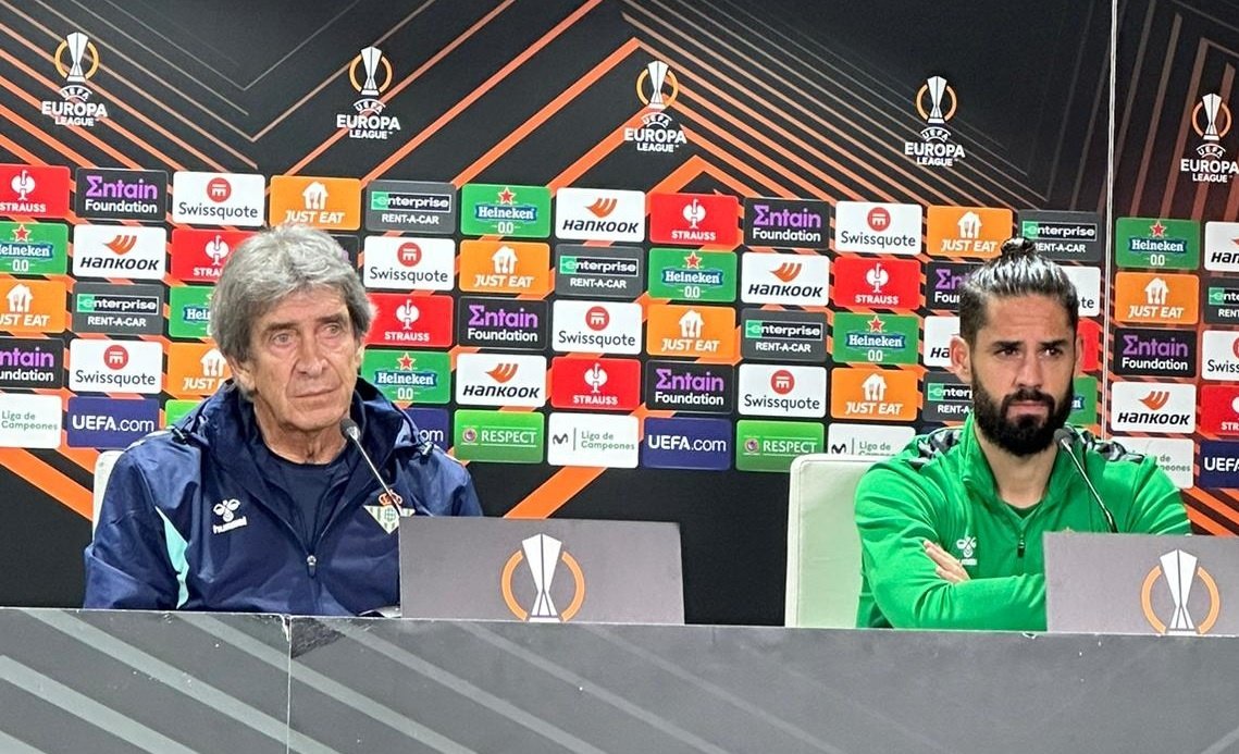 Manuel Pellegrini ha comparecido este miércoles junto a Isco en la rueda de prensa.- PGM