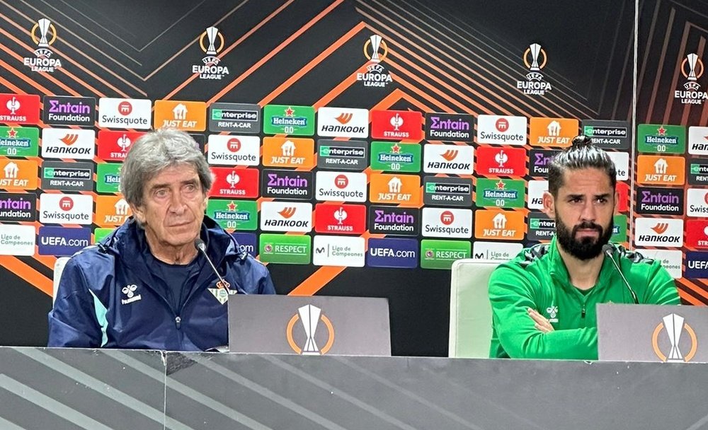Manuel Pellegrini ha comparecido este miércoles junto a Isco en la rueda de prensa.- PGM
