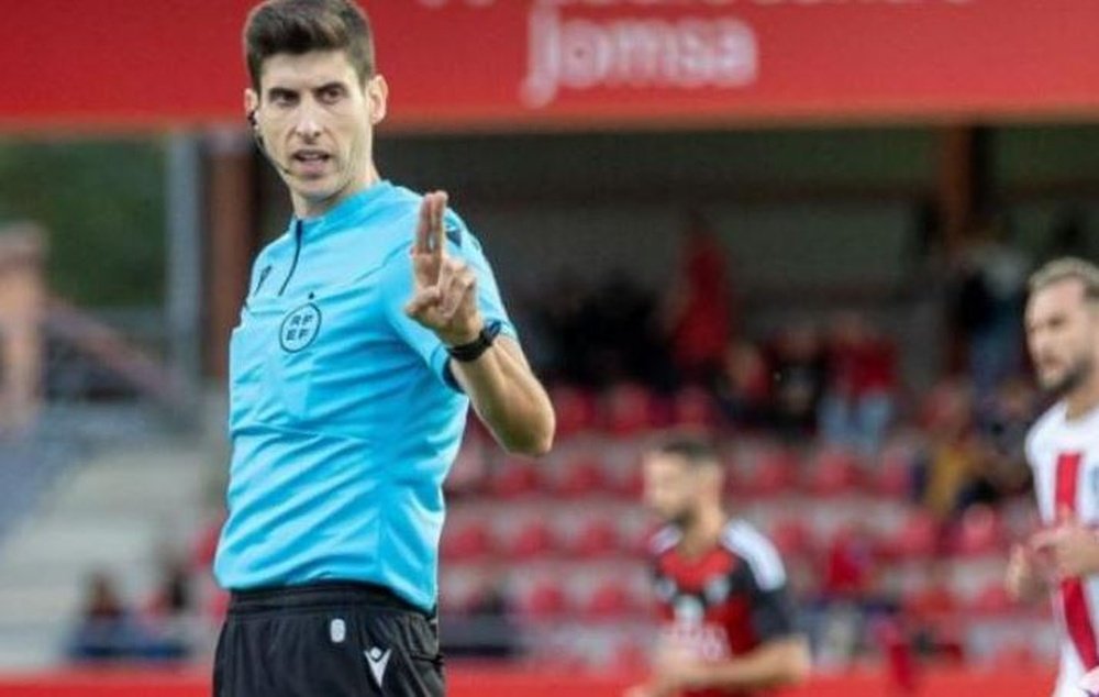 Busquets Ferrer es el árbitro más joven de Primera división.- Efe