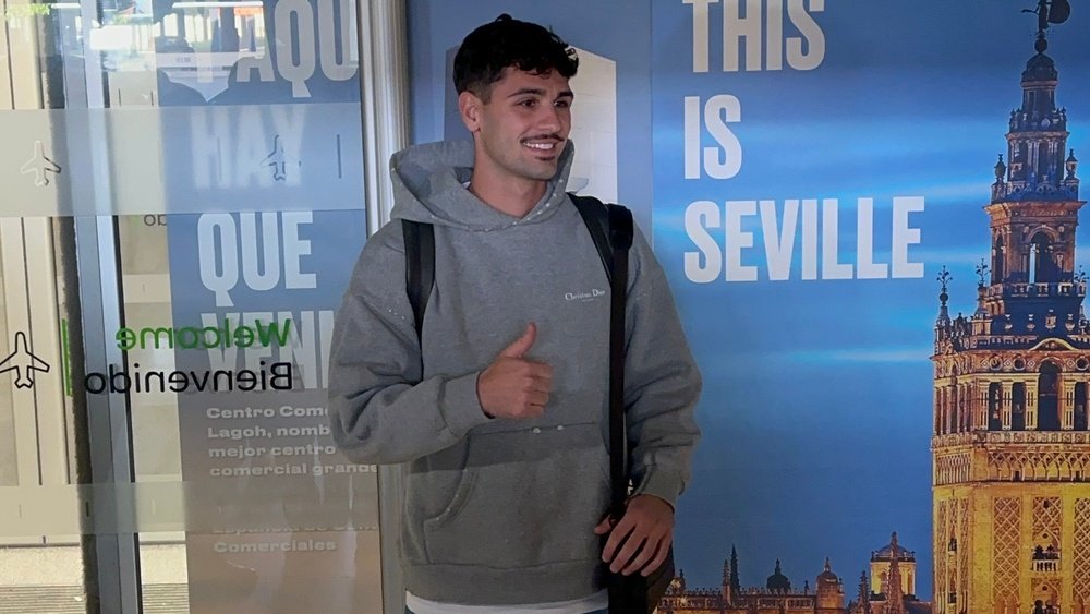 Johnny Cardoso llega a Sevilla para firmar por el Betis. PG