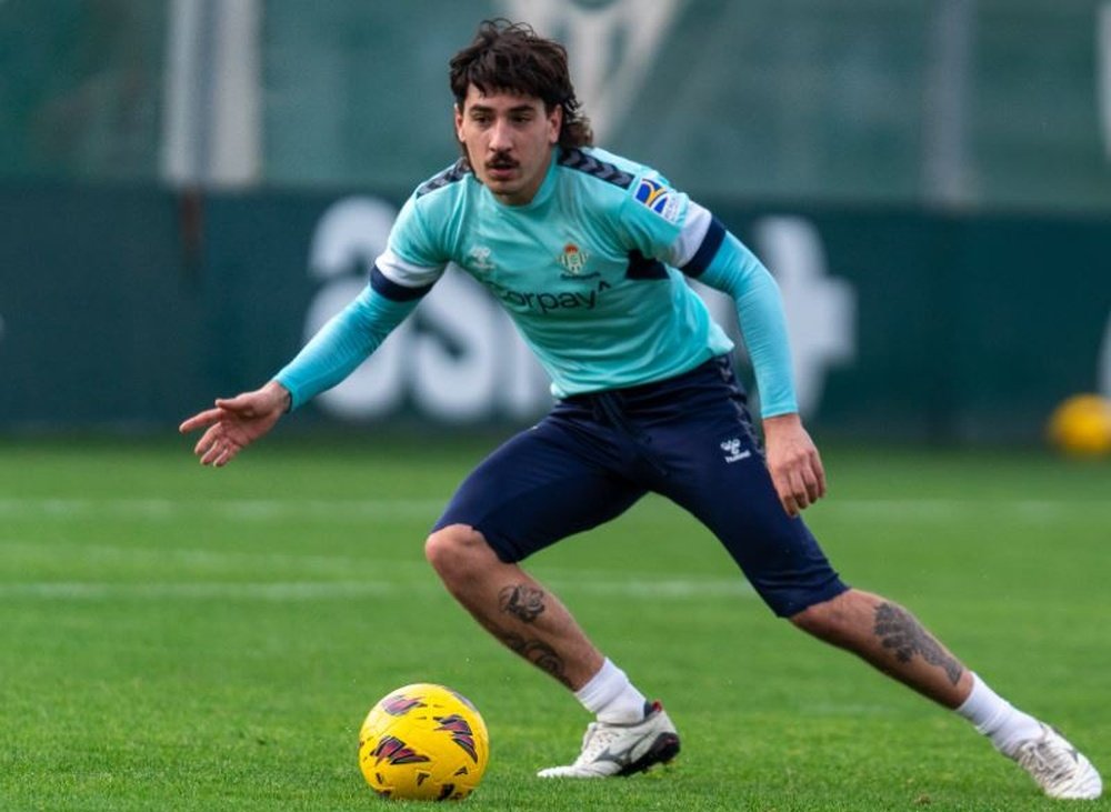 Héctor Bellerín es la principal novedad en la convocatoria del Real Betis.- RBB