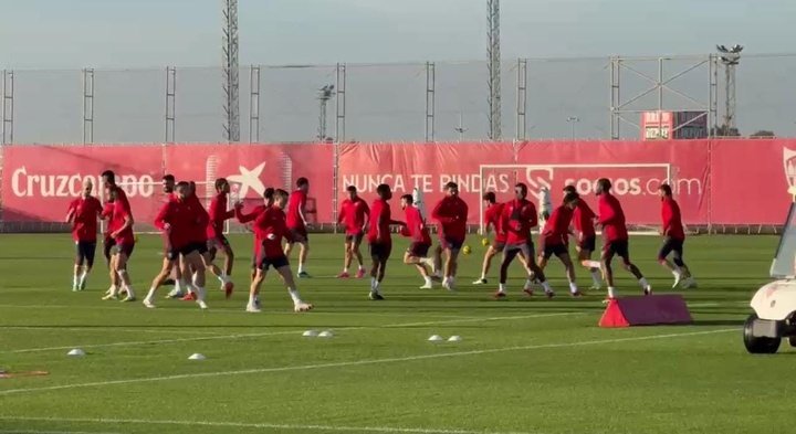 El Sevilla vuelve a los entrenamientos con Rafa Mir como protagonista