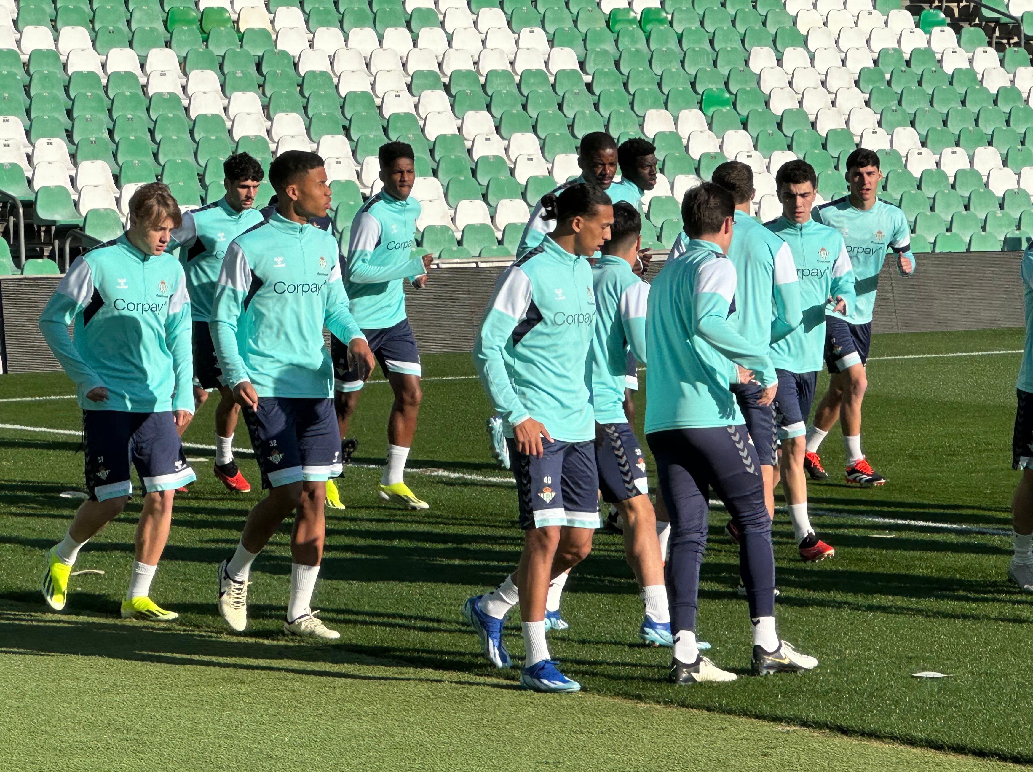 Yanis y Jesús Rodriguez entrenando con el grupo.- PG