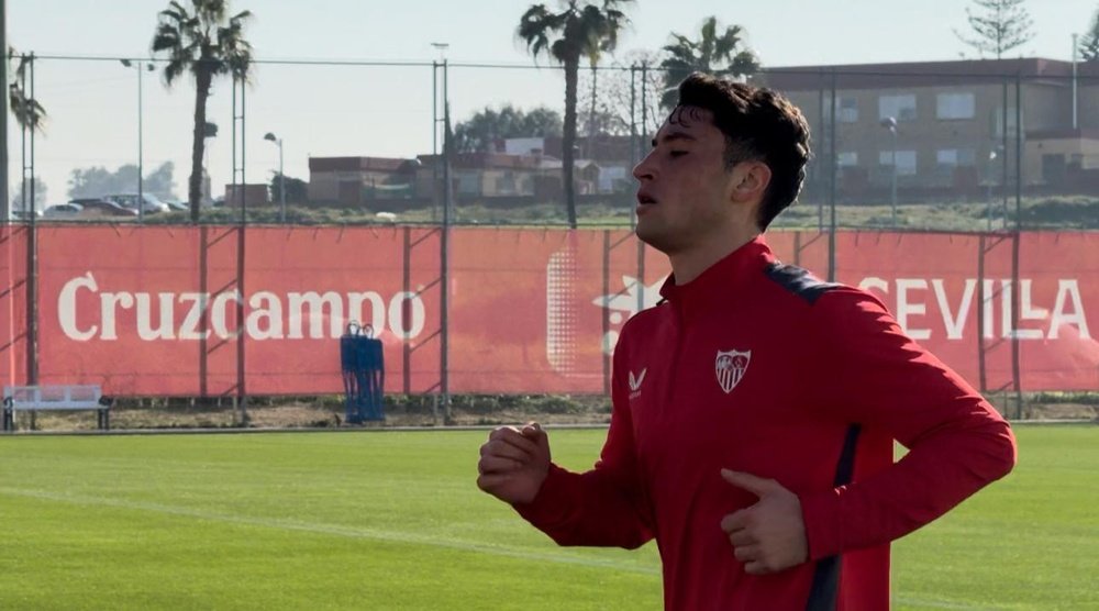 Alejo Véliz entrena por primera vez con el equipo sevillista. Foto: José Manuel Rodríguez