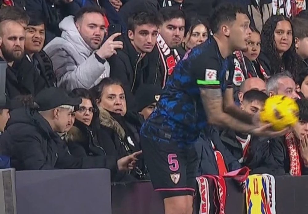 A young Rayo fan stuck his finger up Ocampos' arse. Screenshot/DAZN