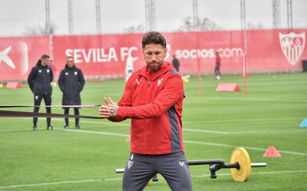 Sergio Ramos durante una sesión de entrenamiento con el Sevilla FC. Foto: Mario Míjenz