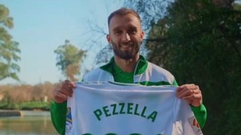 Pezzella renueva con el Betis hasta 2026. RBB
