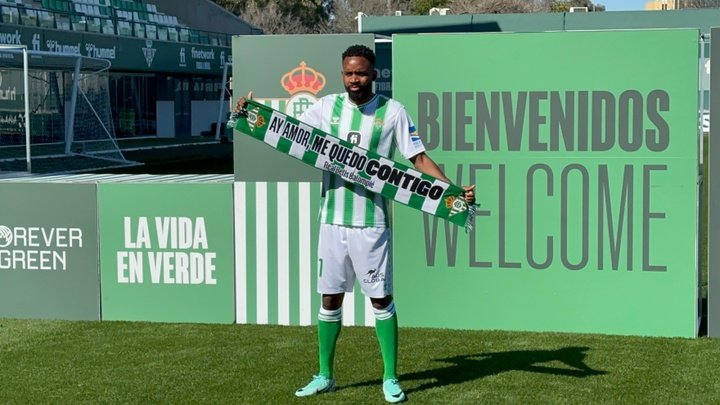 Cédric Bakambu: “Tengo ganas de demostrarle a la afición lo que puedo hacer en este club”