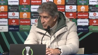 Manuel Pellegrini,. en la sala de prensa del Maksimir Stadion.- RBB