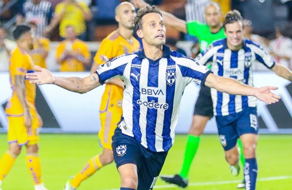 Sergio Canales celebra su primer gol con Rayados.- X Rayados