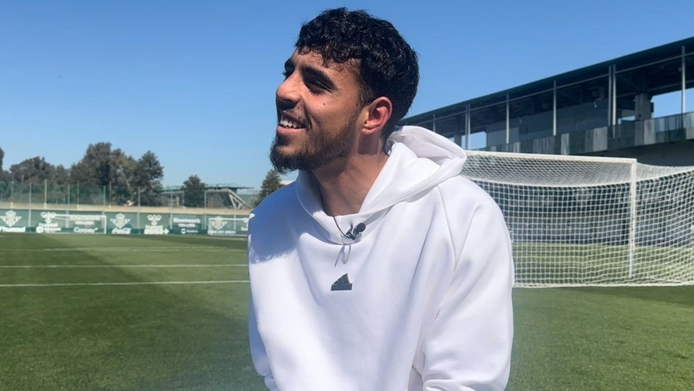 Chadi Riad, entrevistado por BeSoccer en la Ciudad Deportiva Luis del Sol.
