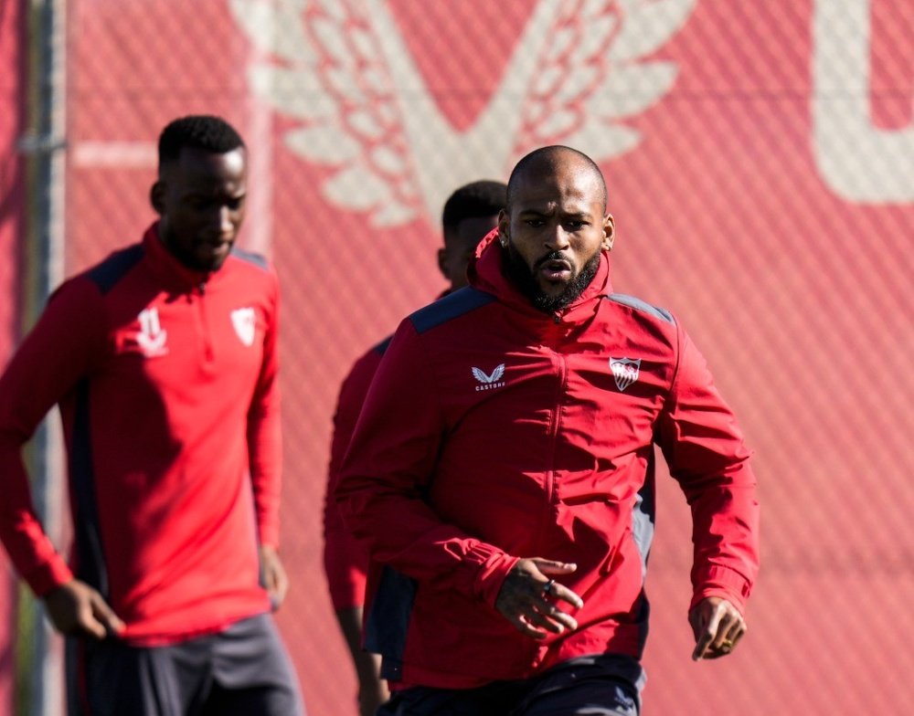 Marcao entrenando con el resto de sus compañeros tras regresar de lesión   Foto: Sevilla FC