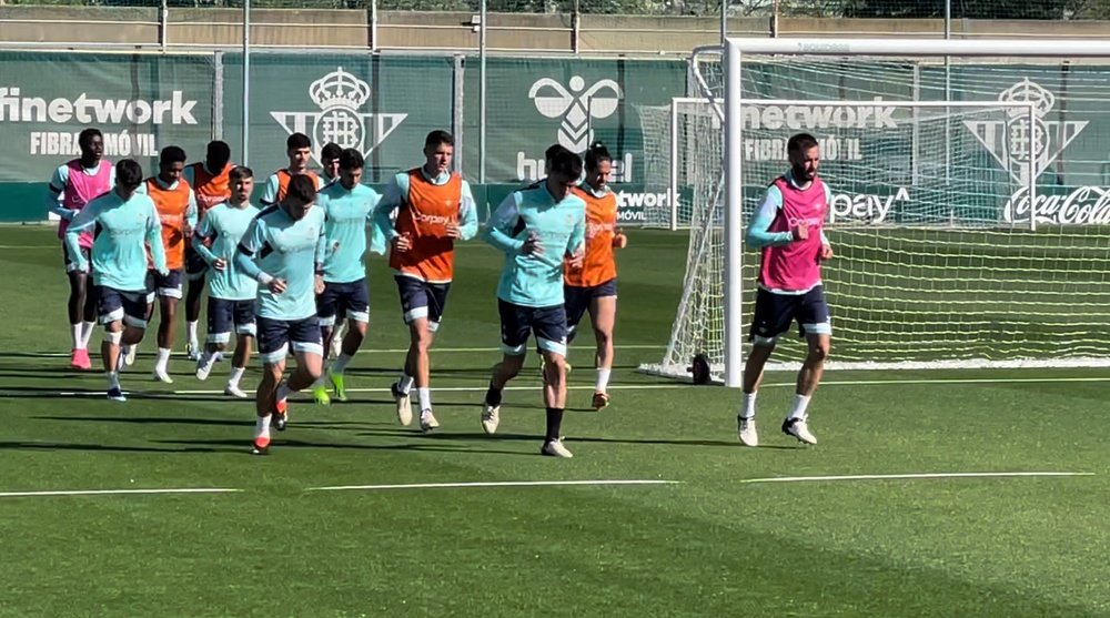 El Betis se entrena en la CD Luis del Sol con Isco, Abner y Ruibal.