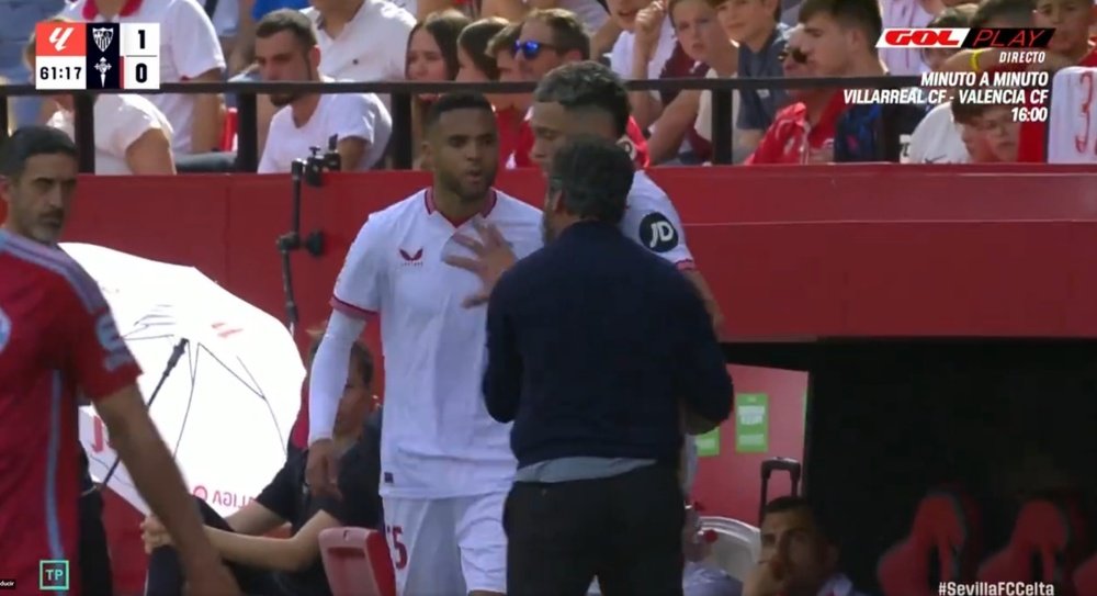 Captura de Youssef En-Nesyri encarándose con Quique Sánchez Flores  Foto: Gol Play