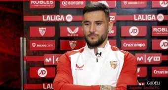 Nemanja Gudelj, en el set de Sevilla FC TV.-SFC