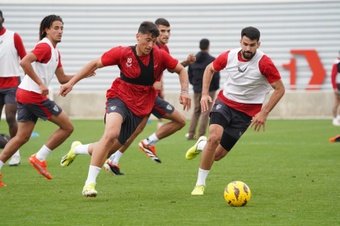 El Sevilla vuelve a los entrenamientos en una semana sin liga.- SFC