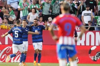 Un doblete de Borja Iglesias dio al Real Beis el triunfo en Girona y la clasificación europea en la penúltima jornada de la pasada campaña.- Efe