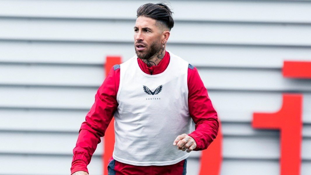 Sergio Ramos se ejercita en un entrenamiento del Sevilla FC.-SFC