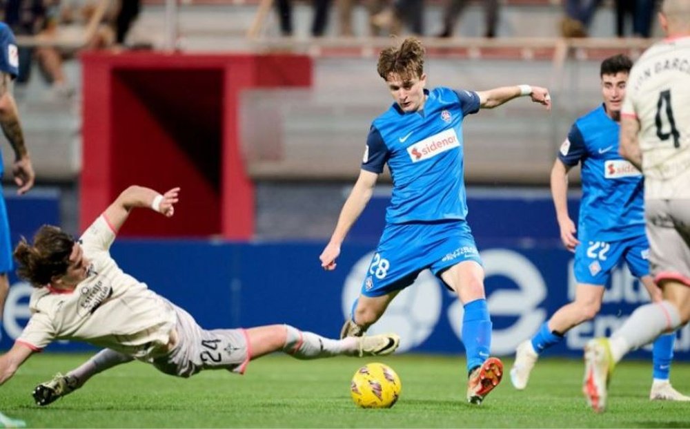 Félix Garreta anotó el primer gol del Amorebieta con este remate tras una sensacional jugada que él mismo inició en su propio campo.- LaLiga