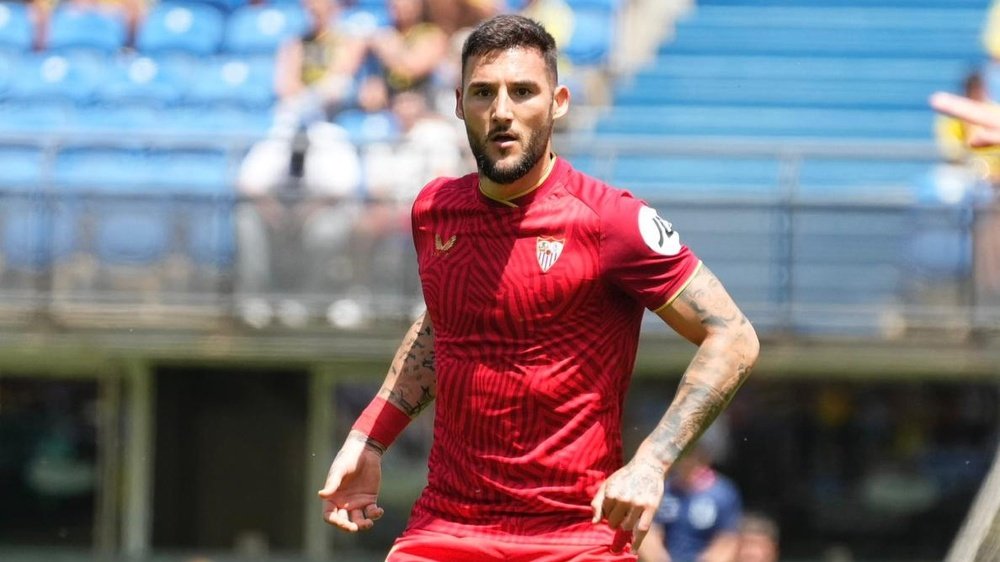 Nemanja Gudelj, en el Estadio de Gran Canaria para disputar el partido correspondiente a la jornada 31 .-SFC