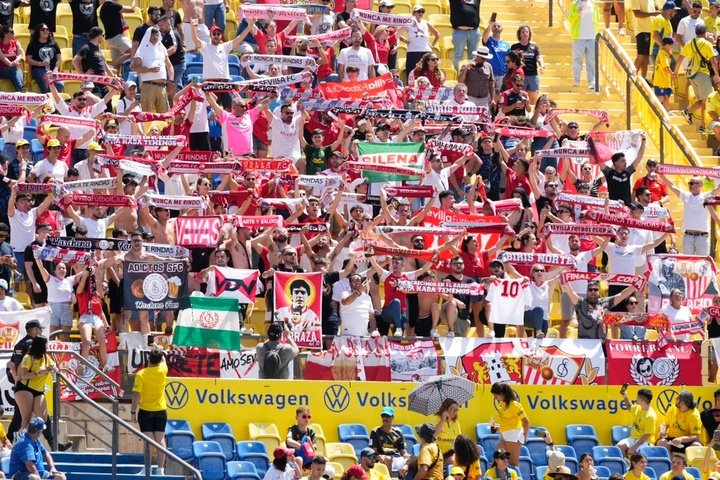 Aficionados del Sevilla FC desplazados hasta el estadio de la UD Las Palmas   Foto: Sevilla FC