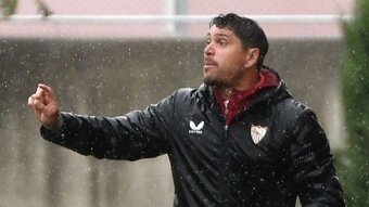 El entrenador, que llegó a finales de 2018 al cuadro hispalense, no continuará al frente de la primera plantilla la próxima temporada.