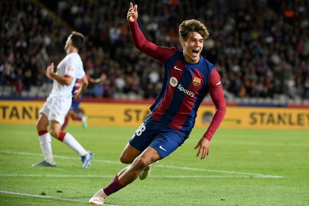 Marc Guiu celebrando su primer gol con el primer equipo del FC Barcelona