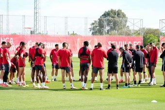 Jugadores del Sevilla FC durante un entrenamiento previo a medirse al Real Betis  Foto: Sevilla FC