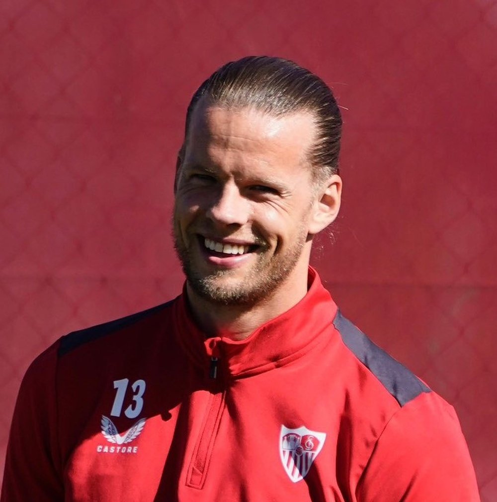 Nyland durante un entrenamiento con el Sevilla FC Foto: Sevilla FC